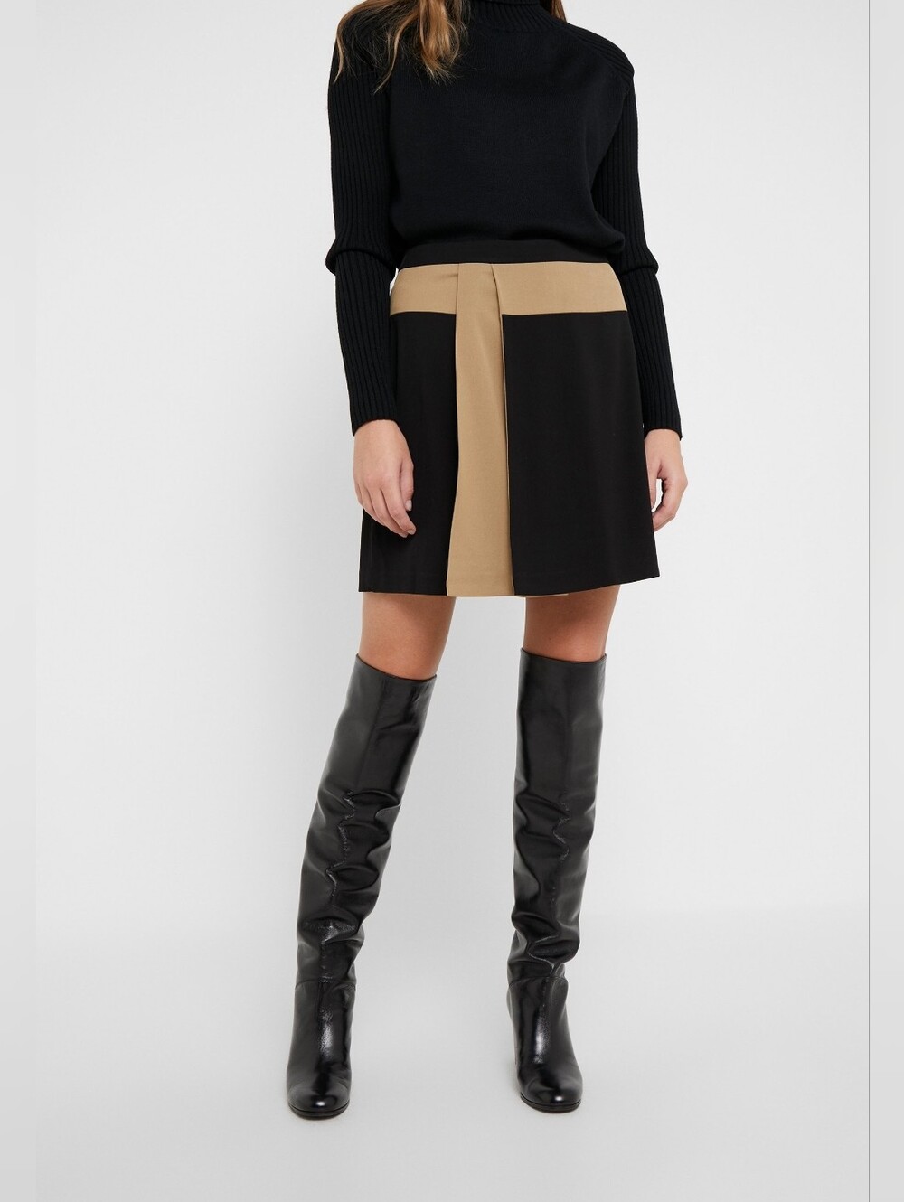 Club Monaco Black A-Line Skirt with Tan Colorblock Trim,sz.8.  [B50]
